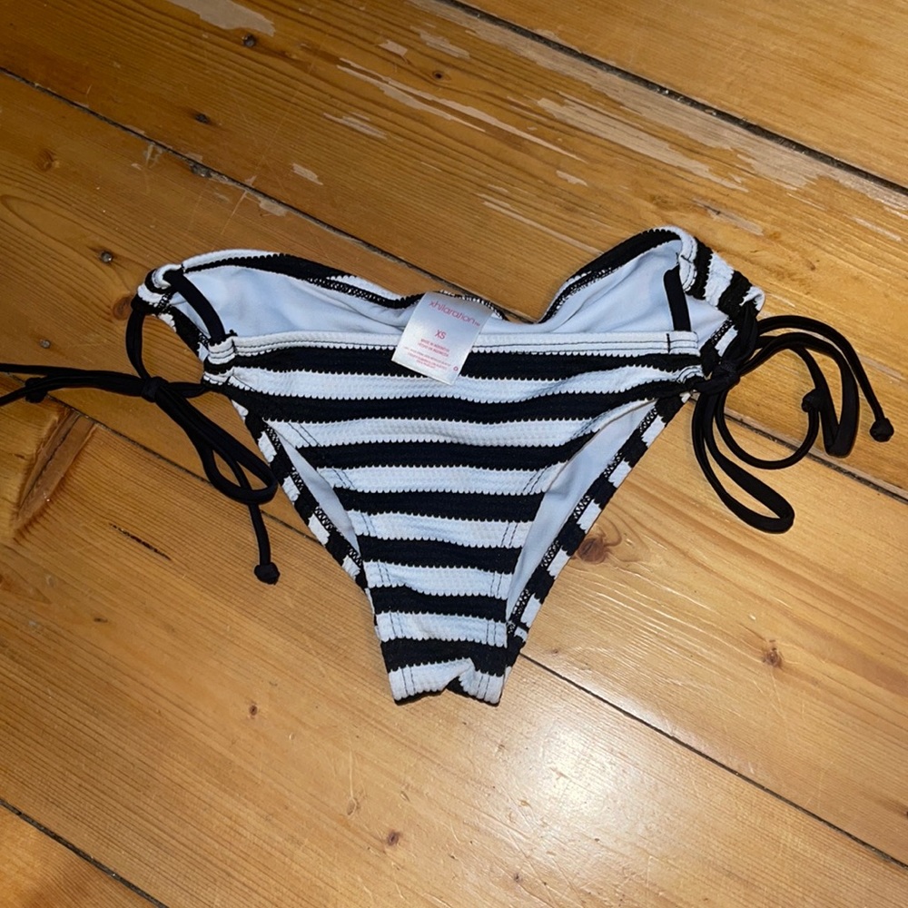 Xhilaration side tie bikini bottom with ruching